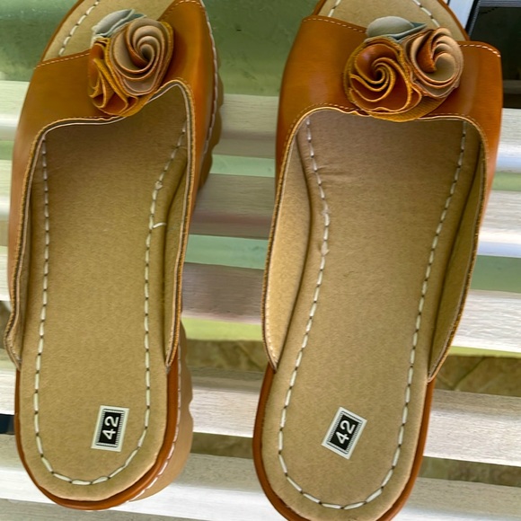 New Sandals Size 8.5 - Picture 5 of 7